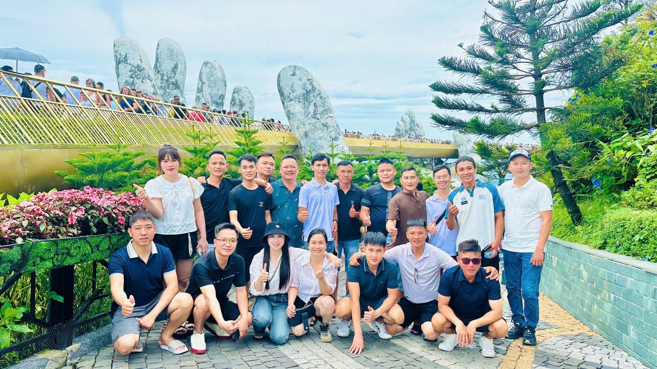 Đoàn khách Habeco tham quan Bà Nà Hills cùng Nano Travel tại Cầu Vàng Đà Nẵng